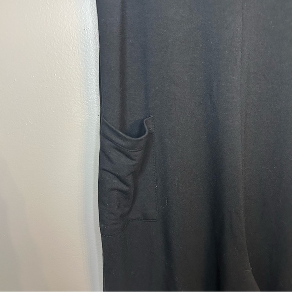 Threads 4 Thought V Neck Rainey Patch Pocket Jumpsuit in Black, Size Small - Picture 10 of 14